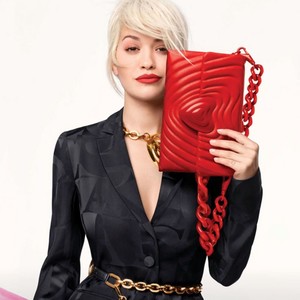 Heart Bag: η νέα συλλογή της Rita Ora από τον οίκο Escada 
