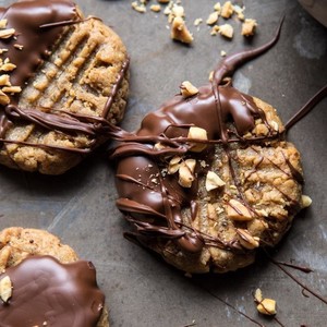 Μπισκότα με φυστικοβούτυρο και σοκολάτα