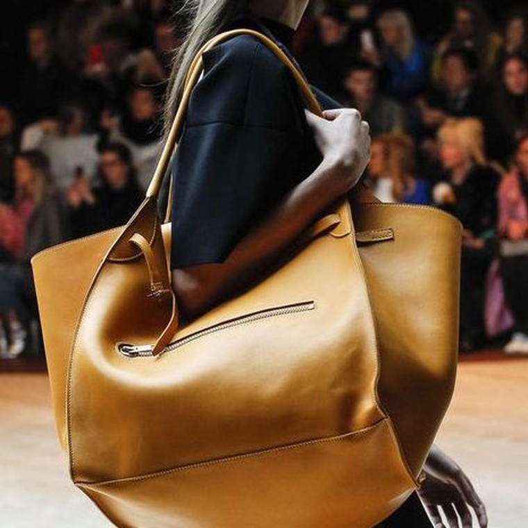 Oversized Bags: το νέο fashion trend που ήρθε για να μείνει