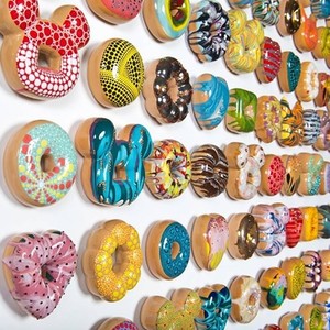 Γλυπτά donuts από πηλό