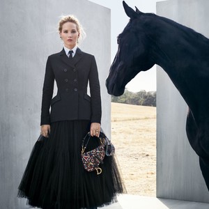 H νέα φθινοπωρινή συλλογή του οίκου Dior με πρωταγωνίστρια την Jennifer Lawrence