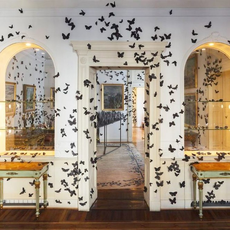 15.000 χάρτινες πεταλούδες σ' ένα κτήριο του 19ου αιώνα