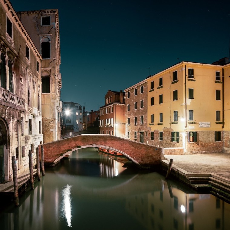 Εκπληκτικές φωτογραφίες απεικονίζουν τη Βενετία το βράδυ