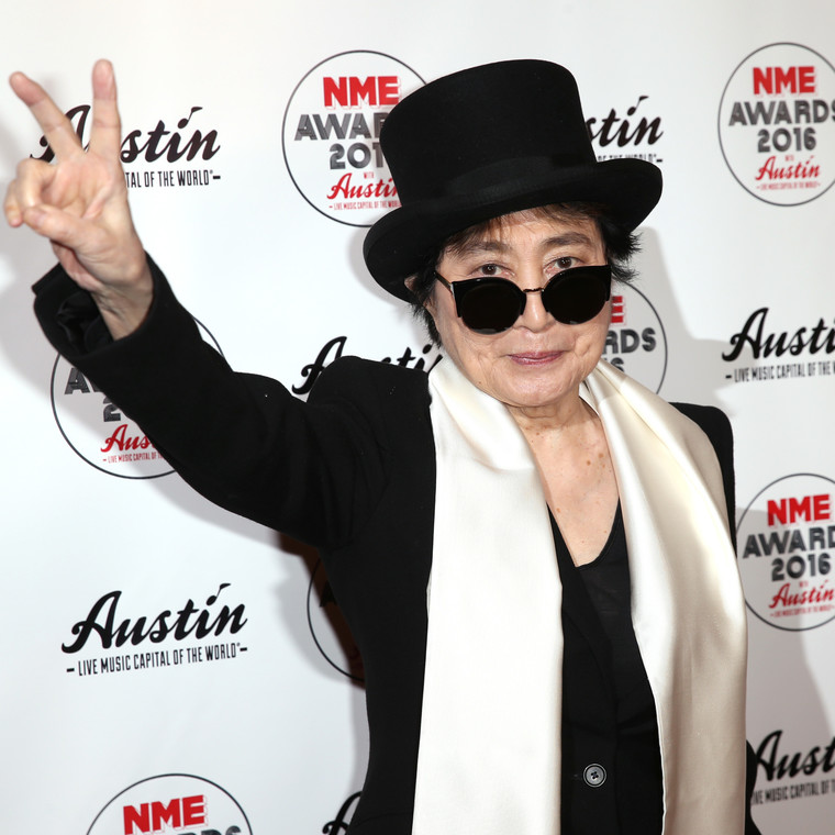 Το νέο έργο της Yoko Ono που σκοπεύει να «ξυπνήσει» το Manchester