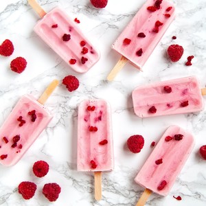 15 ιδέες για τα πιο γευστικά παγωτά με ξυλάκι που μπορείς να φτιάξεις μόνη σου