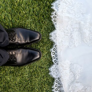 4 άντρες εξηγούν γιατί δέχτηκαν να πάρουν το επώνυμο της συζύγου τους μετά τον γάμο