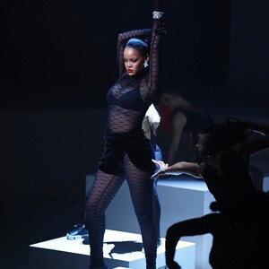 Η νέα σειρά της Rihanna Savage X Fenty που παρουσιάστηκε στη Νέα Υόρκη έκλεψε τις εντυπώσεις
