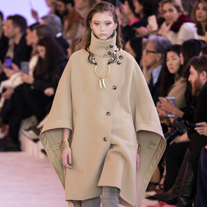 Τα καμηλό παλτό  αποτελούν το απόλυτο fashion trend και τον φετινό χειμώνα