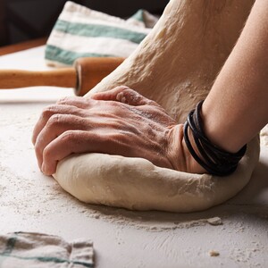 Με αυτή την απλή ζύμη μπορεί να φτιάξεις όποια παραλλαγή για ψωμί επιθυμείς 