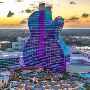 Το πρώτο ξενοδοχείο σε σχήμα κιθάρας άνοιξε στην Florida