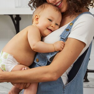 Ο ΟΑΕΔ δίνει ειδικό βοήθημα για τις εργαζόμενες μητέρες.