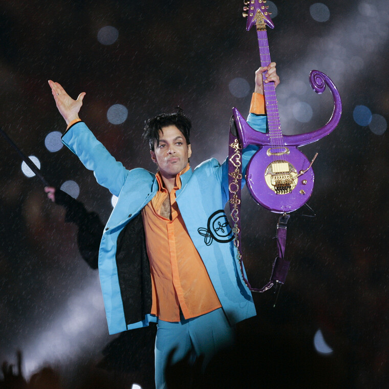 «Στο σφυρί» τα κοσμήματα του Prince