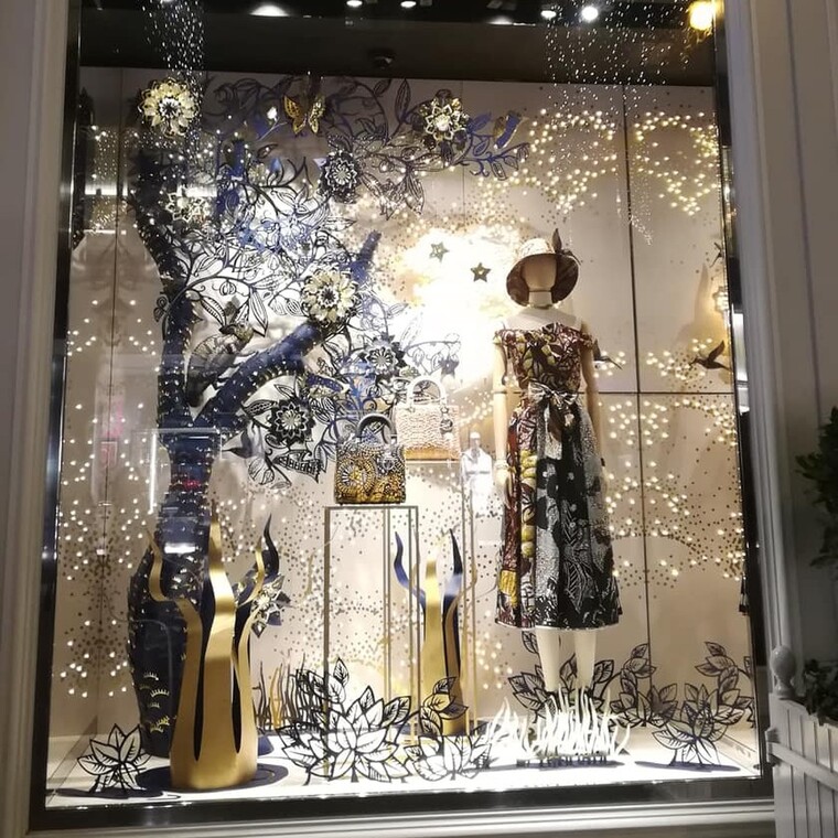Christmas in Vienna:Οι βιτρίνες των μεγαλύτερων οίκων μόδας φορούν τα γιορτινά τους κι εντυπωσιάζουν