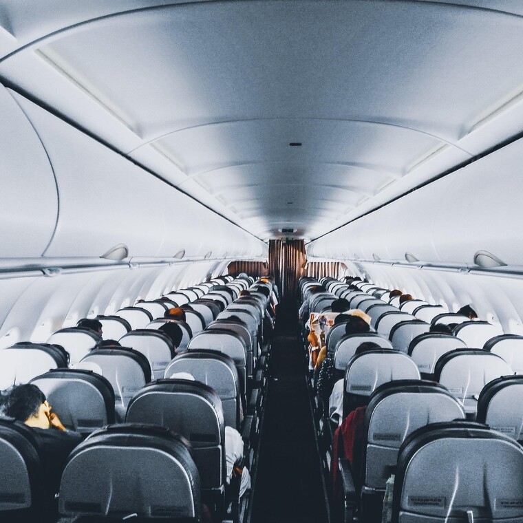 Οι αεροπορικές εταιρείες φέρουν ευθύνη για εγκαύματα επιβατών από ζεστά ροφήματα