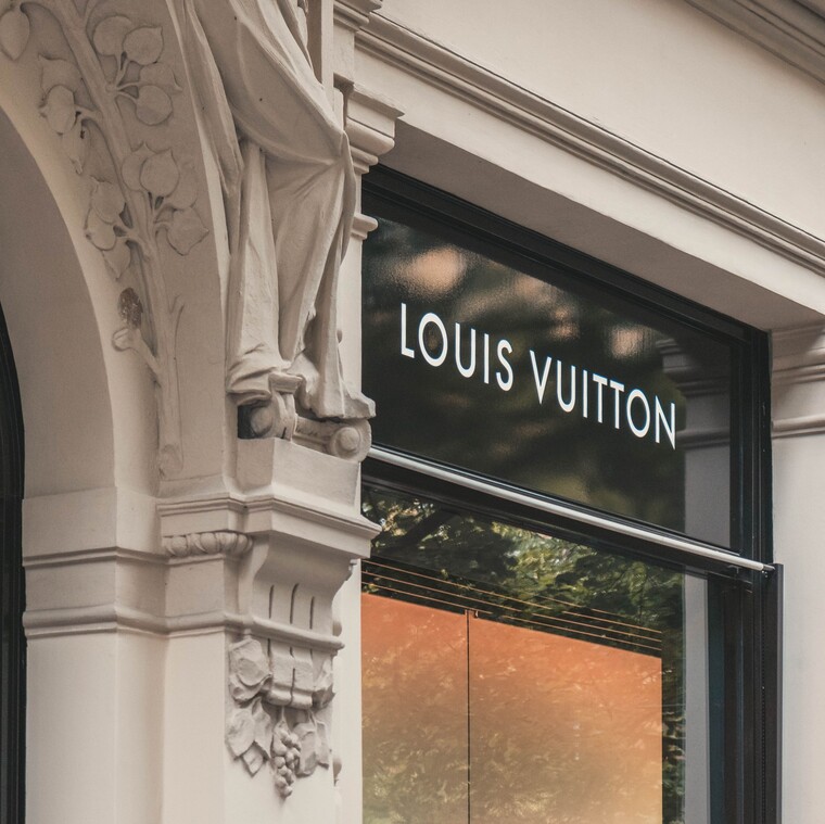Κι όμως! Το νέο εγχείρημα του οίκου Louis Vuitton δεν έχει καμία σχέση με τη μόδα