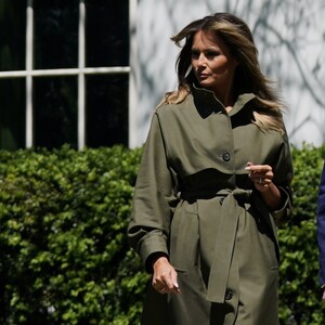 Τα coat dresses που φορά συχνά η Melania Trump είναι η μεγάλη τάση αυτής της σεζόν