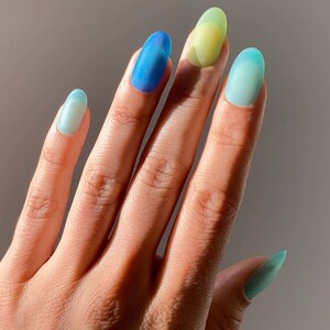 Sea glass nails: το μεγάλο trend νυχιών της φετινής άνοιξης
