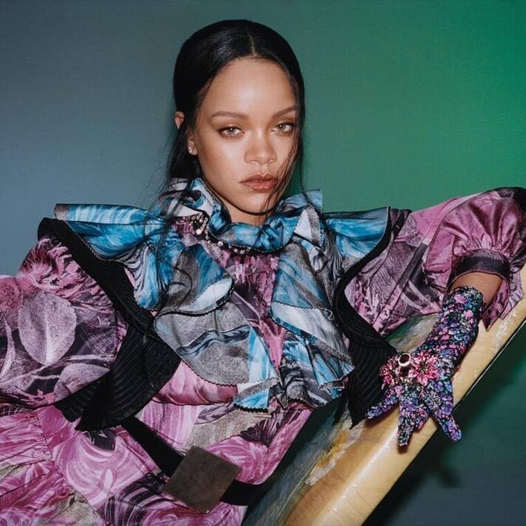 Η Rihanna βραβεύτηκε από την PETA για τη faux-leather συλλογή της Fenty
