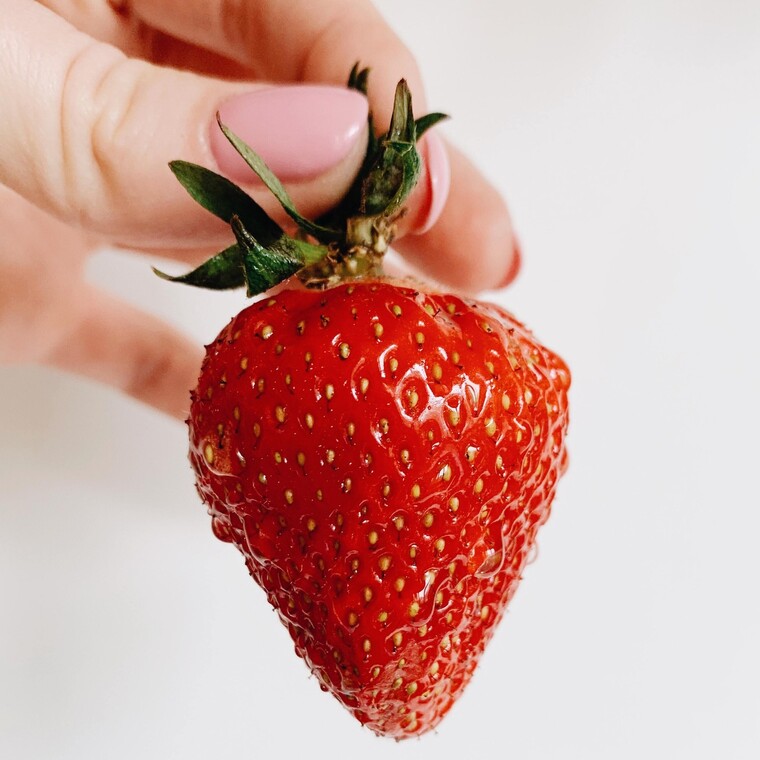 Τα 5 οφέλη που προσφέρει η φράουλα στο δέρμα σου