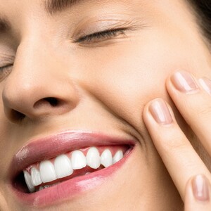 5 tips για να έχεις πάντα λευκά δόντια χωρίς να κάνεις λεύκανση