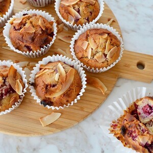 Απίθανα muffins αμυγδάλου με βατόμουρα