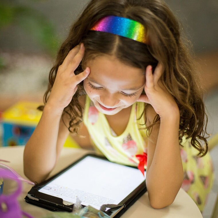 Κορονοϊός:τι έδειξαν οι έρευνες για την ενασχόληση των παιδιών με τους υπολογιστές