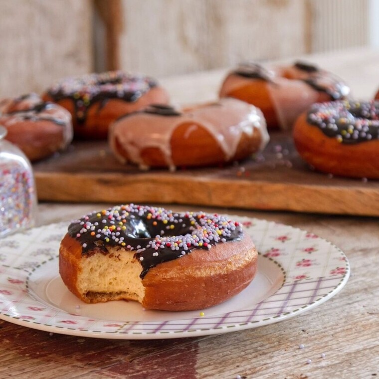 Άκης Πετρετζίκης: σπιτικά donuts