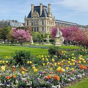 Ένας εξοχικός περίπατος στην καρδιά του Tuileries Garden από το Kenzo Parfums