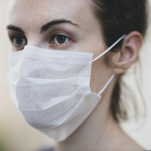 Μάσκα προστασίας: το tip των 60 δευτερολέπτων που έγινε viral