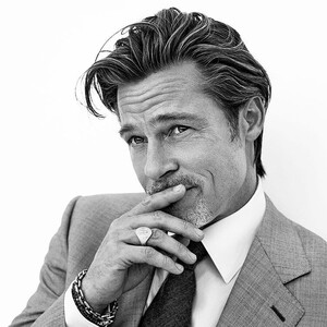 Πιο γοητευτικός από ποτέ ο Brad Pitt ποζάρει σαν μοντέλο για τον οίκο Brioni