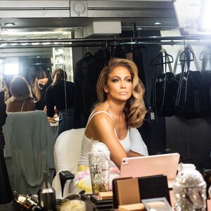 Η μακιγιέρ της J.Lo αποκαλύπτει όλα τα προϊόντα που χρησιμοποιεί η star