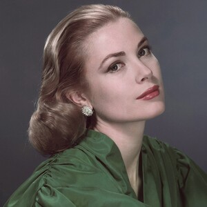 Grace Kelly: Η διαχρονική ιέρεια της μόδας