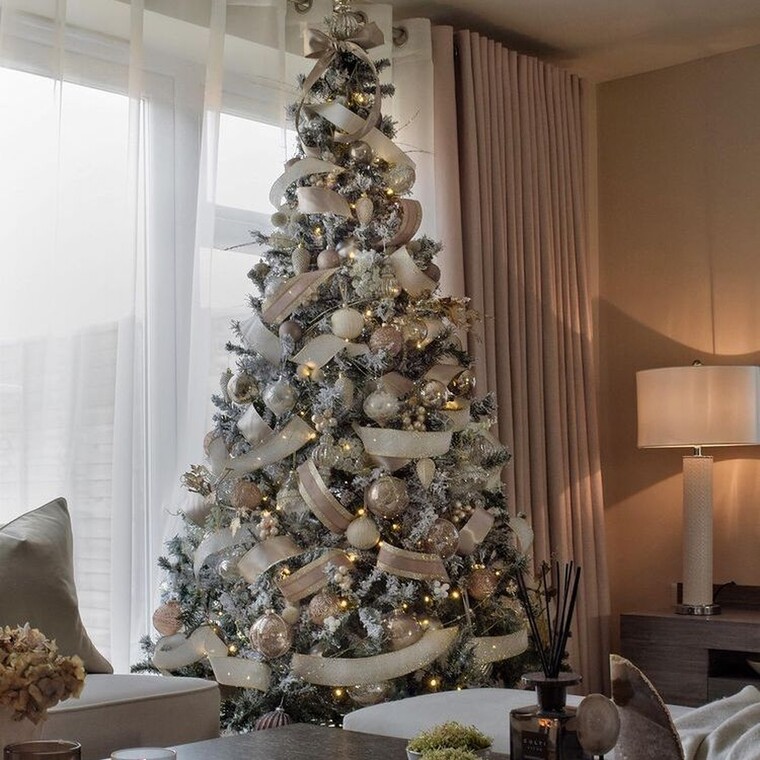 Πώς θα διακοσμήσεις ένα elegant χριστουγεννιάτικο δέντρο με κορδέλες