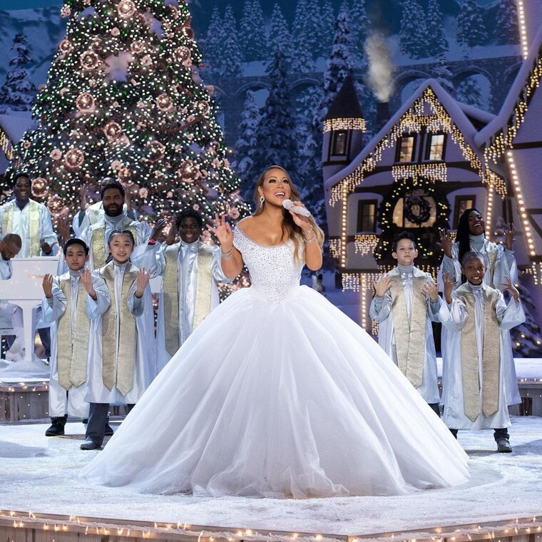 Γιατί η Mariah Carey έχει εμμονή με τα Χριστούγεννα