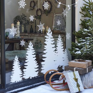 Ιδέες για να διακοσμήσεις το παράθυρο του σαλονιού σου αυτά τα Χριστούγεννα