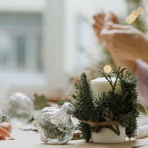 DIY Christmas gifts: Φτιάξε τα πιο ωραία κεριά με αποξηραμένους καρπούς 