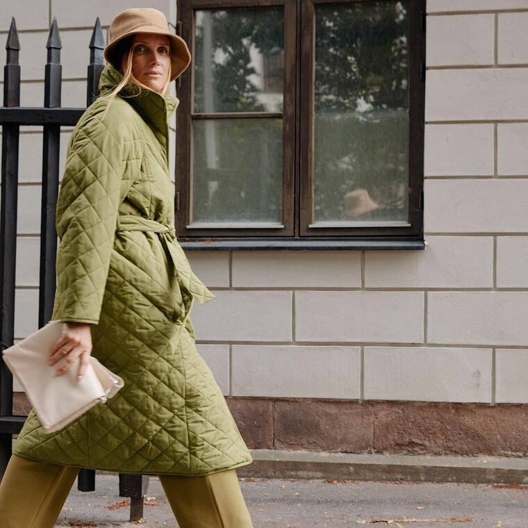 Τα grandma coats ήταν η πιο viral τάση στα πανωφόρια αυτή τη χρονιά