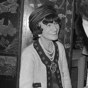 Πώς να φορέσεις τις πέρλες σύμφωνα με την Coco Chanel